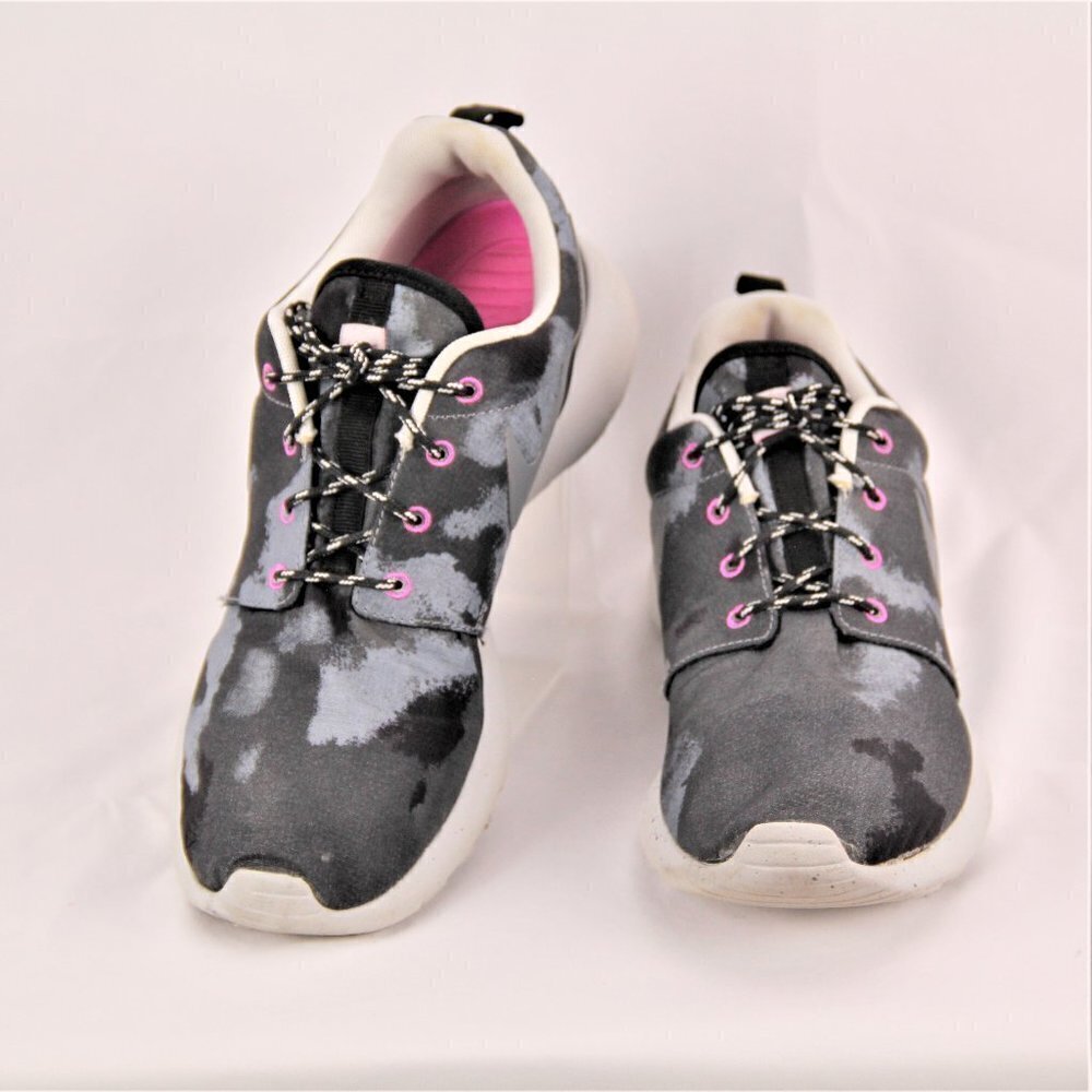 Nike Women Shoes Size 9 !